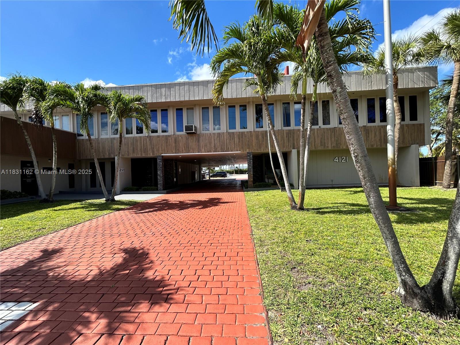 Available 2,200 SF. Excellent office for lease in desirable Plantation FL. Perfect for medical use, law firm, or any
other professional use. The building has ample parking, large hallways with waiting areas, and much more. The
building is located just off State Road 7, halfway between Sunrise Boulevard and W Broward Boulevard. This
prime location offers easy access to the Florida Turnpike. Great rental rate! Only $18.00 per SF plus $10.00 per SF
CAM. Immediate occupancy available; it's easy to show call for more information.