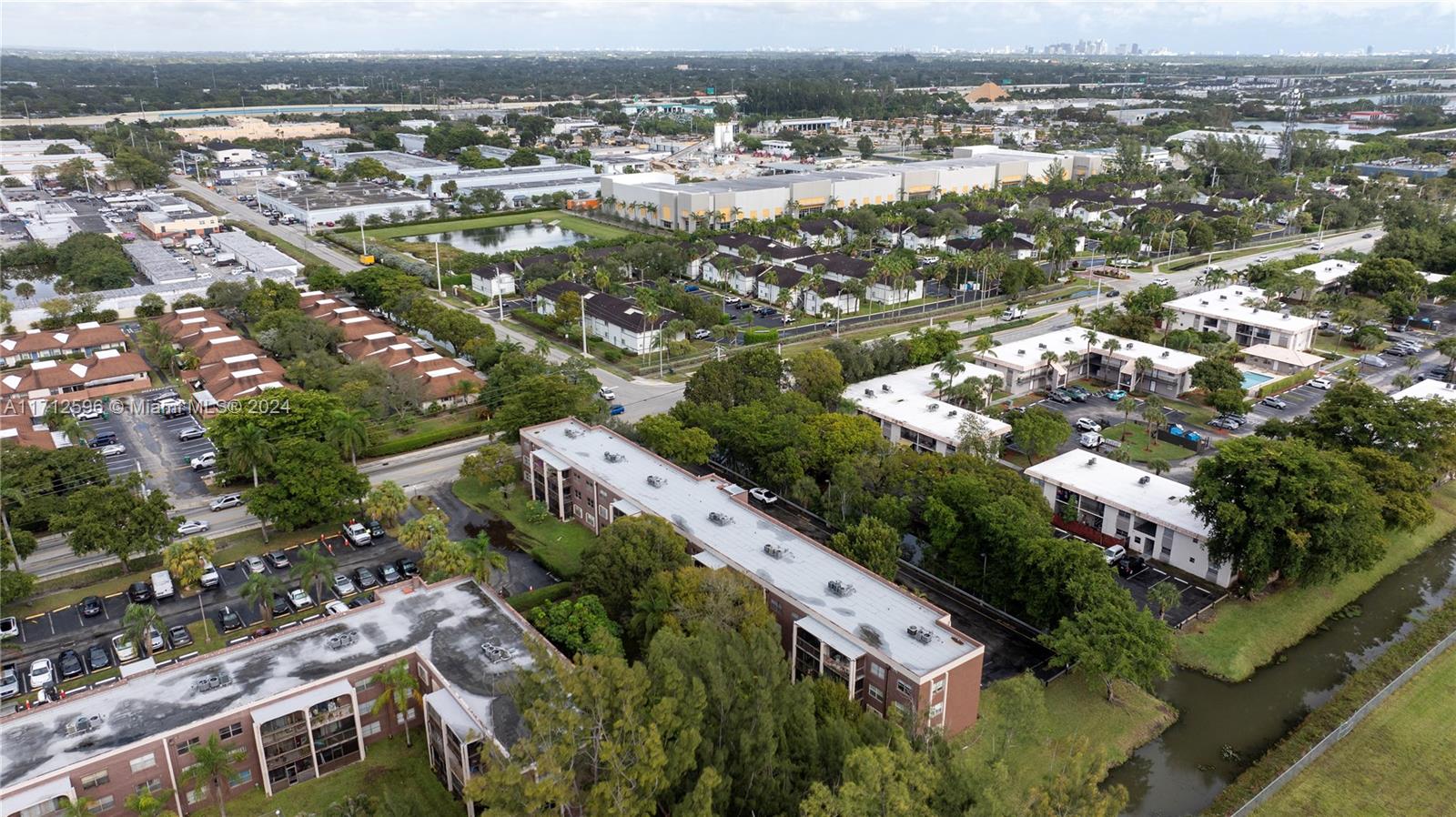 NOVA GARDENS CONDO - Residential