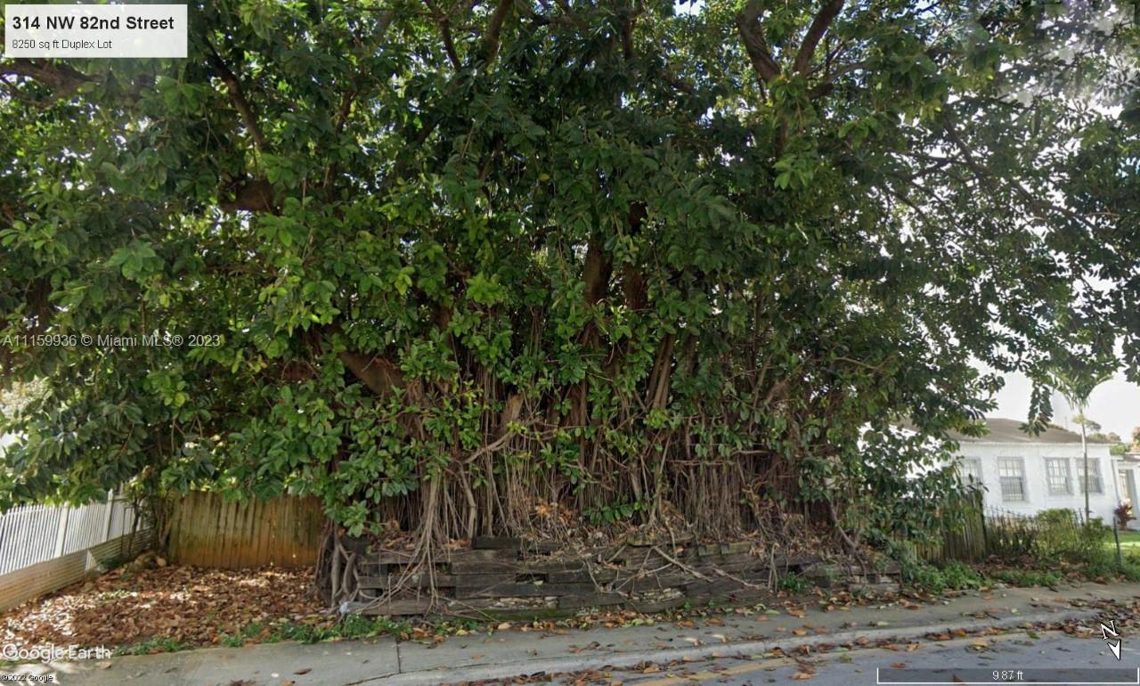 NEW PRICE!! NEW PRICE!! Investment opportunity in Little River! Duplex lot ready to be built on! Up and Coming area! Close to all highways, shopping, beaches, parks, casinos, South Beach, Wynwood and airports!