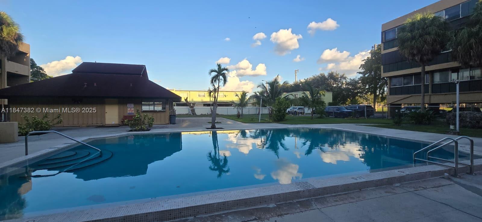 TRIANON PARK CONDO - Residential