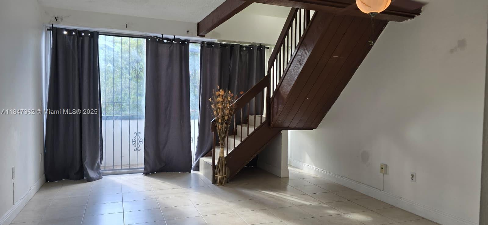 TRIANON PARK CONDO - Residential