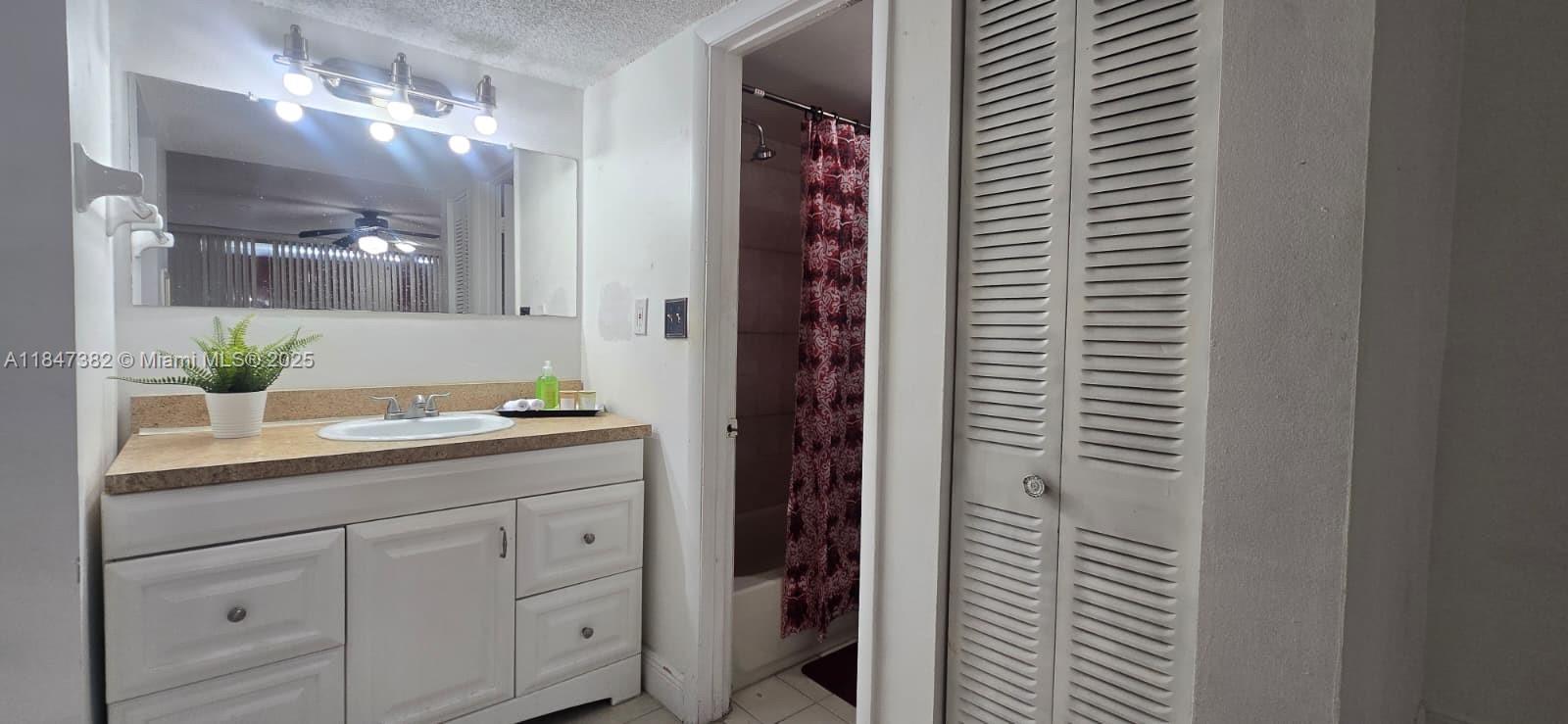 TRIANON PARK CONDO - Residential