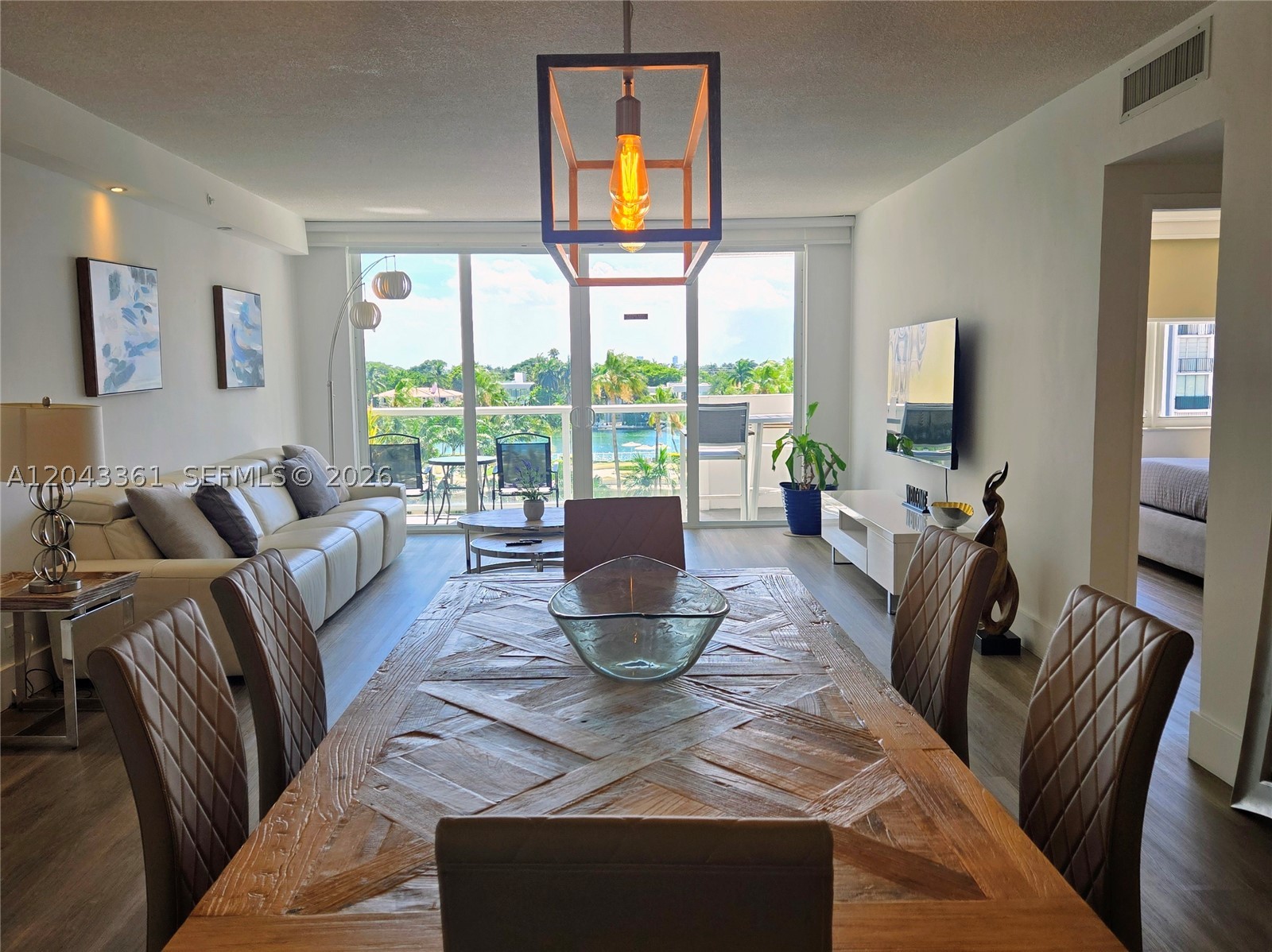 5601 Collins Ave 520
