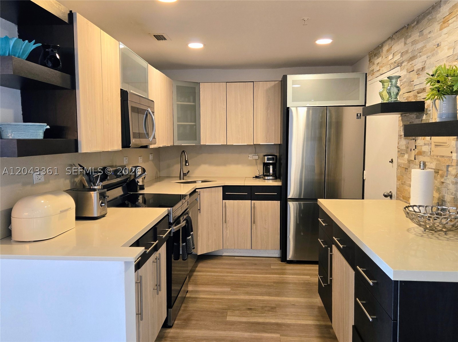 5601 Collins Ave 520