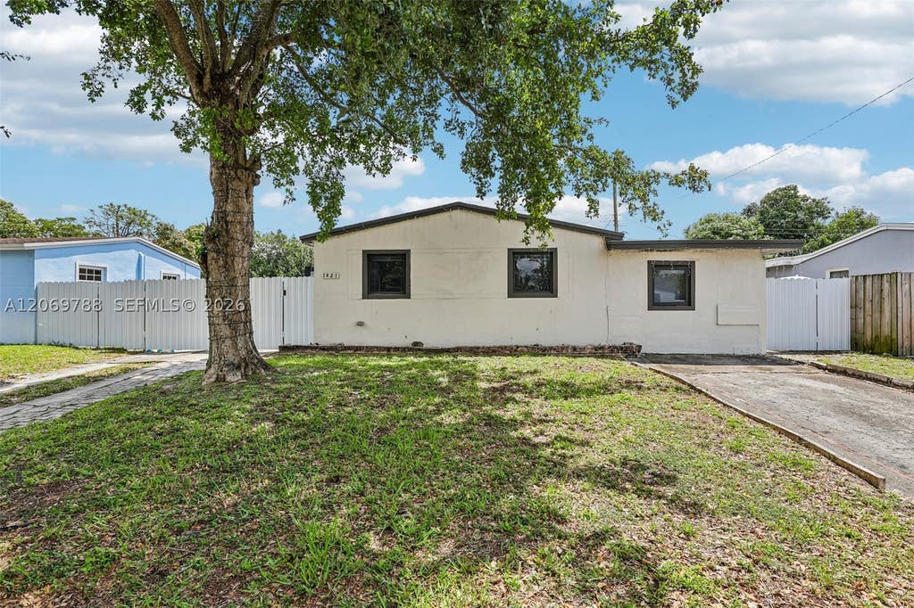 Photo of 1421 N 68th Ter #1421, Hollywood, FL 33024 (MLS # A12069788)