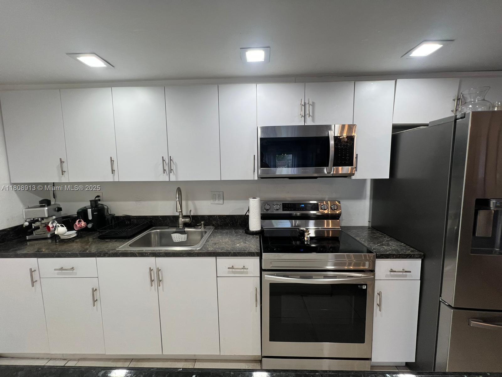 4550 Nw 79th Ave 1D, Doral, Miami-Dade County, Florida - 2 Bedrooms  
2 Bathrooms - 