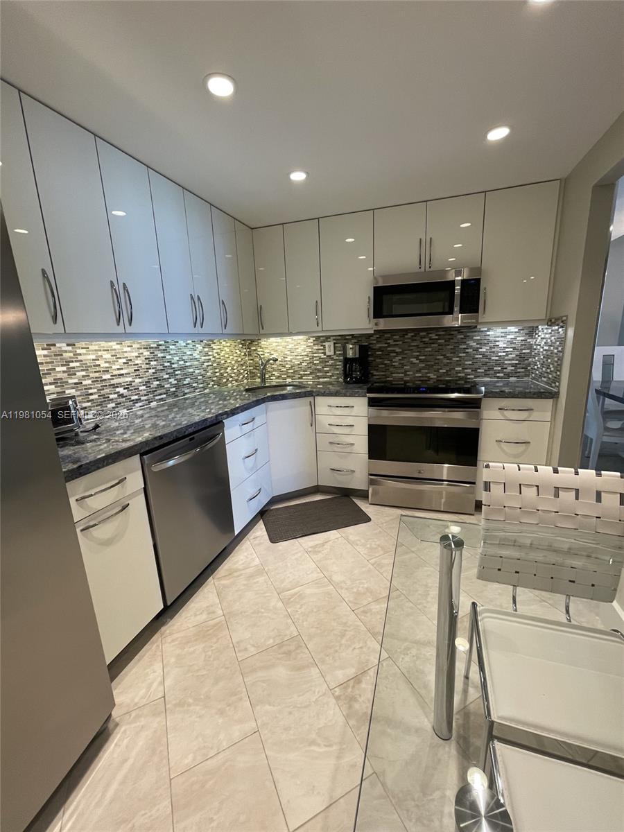 TRAFALGAR TOWERS - Residential Lease