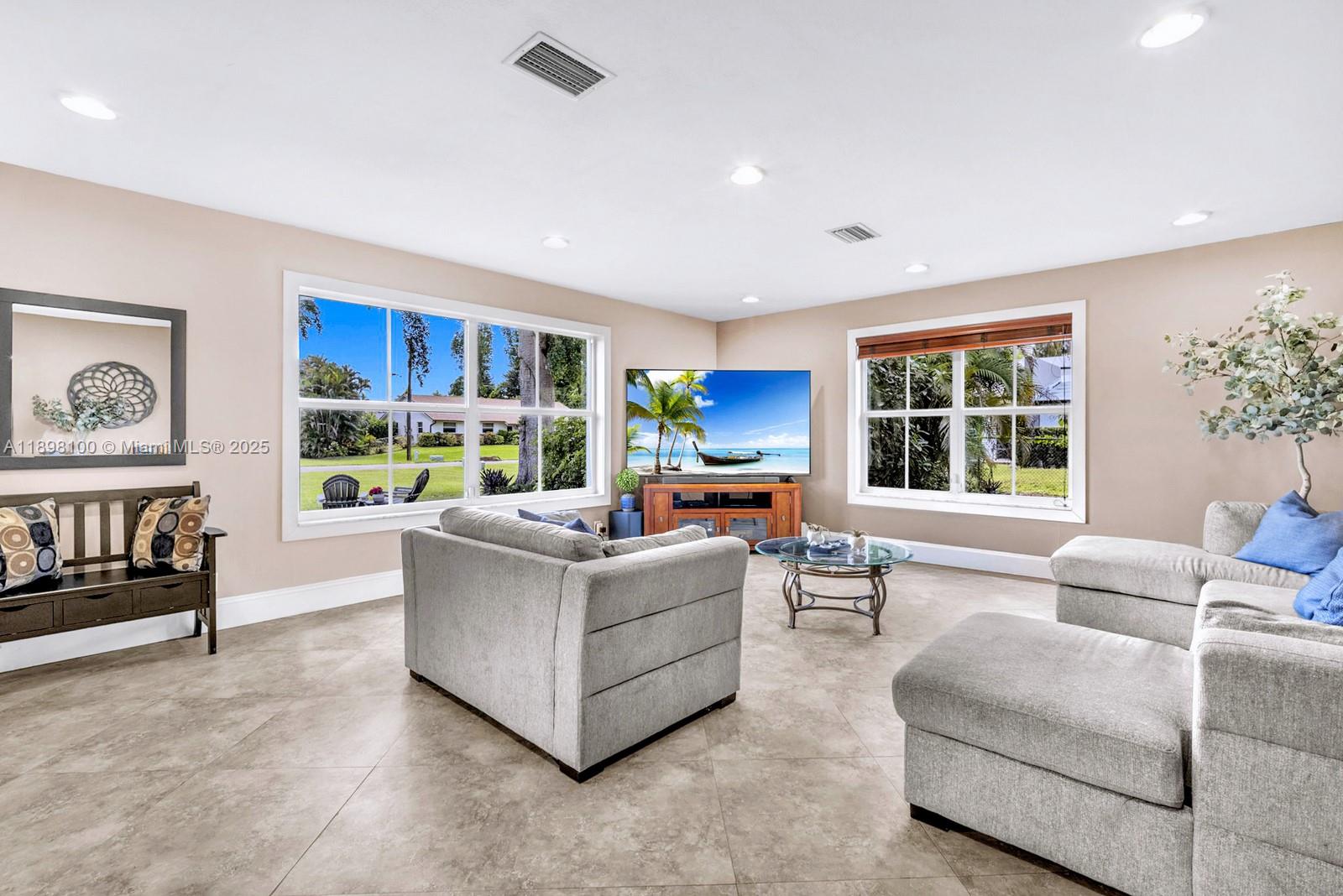 FLA FRUIT LANDS - Residential