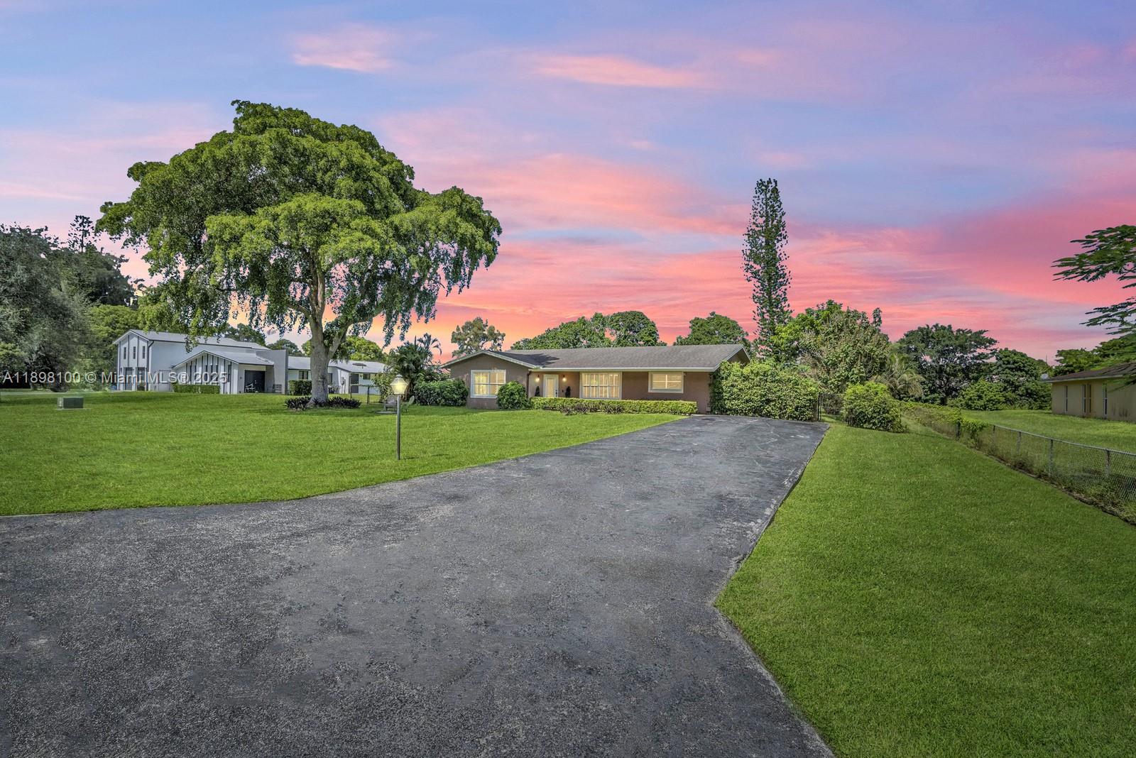 FLA FRUIT LANDS - Residential