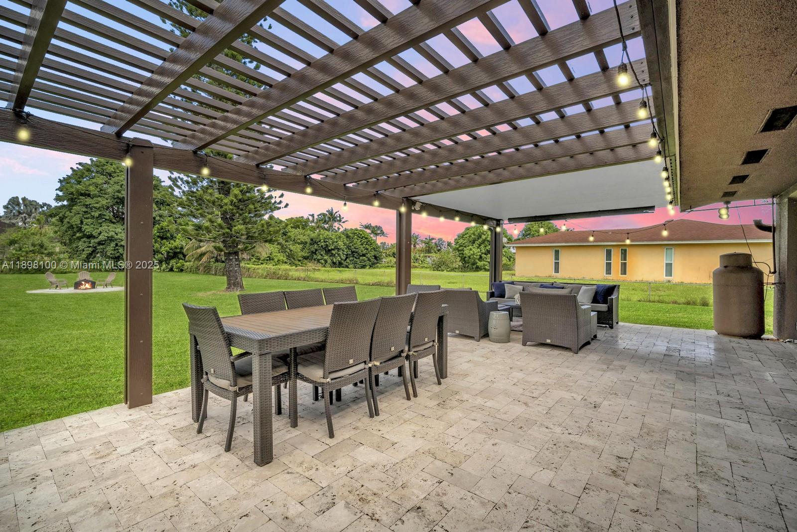 FLA FRUIT LANDS - Residential