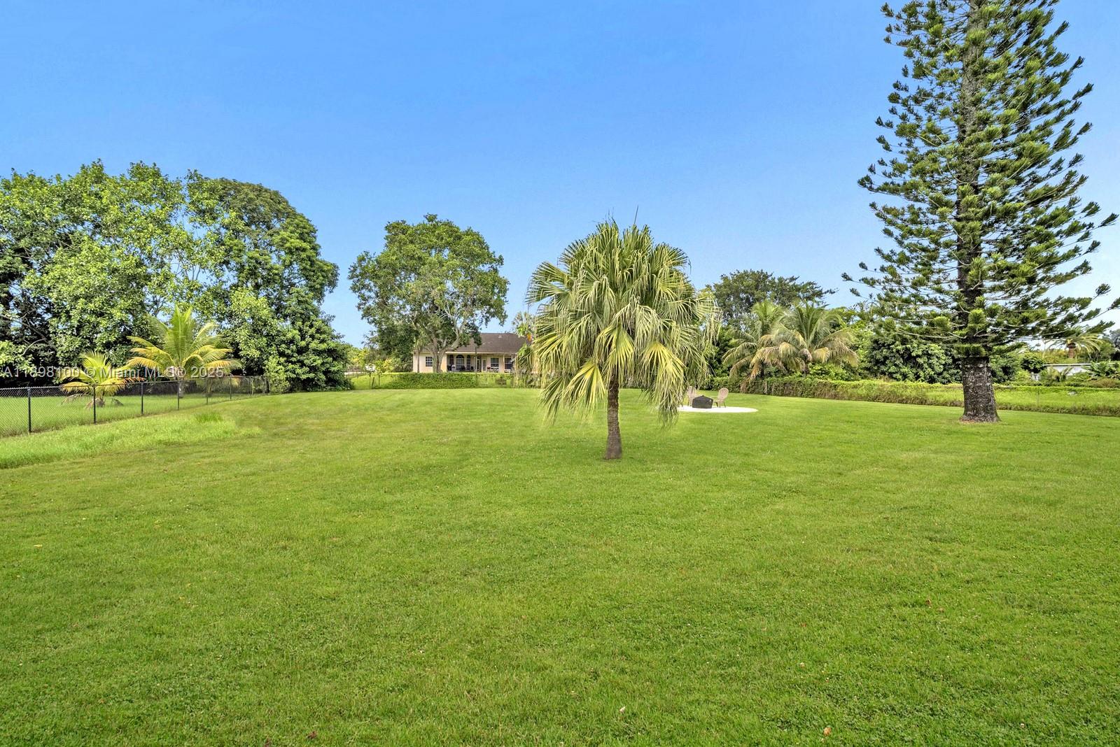 FLA FRUIT LANDS - Residential