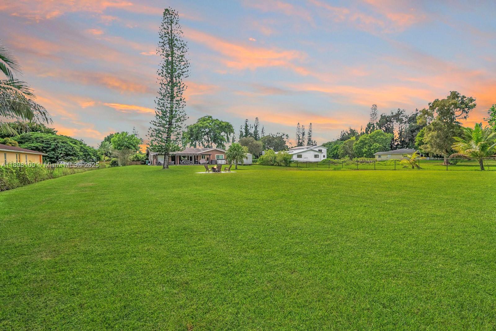 FLA FRUIT LANDS - Residential