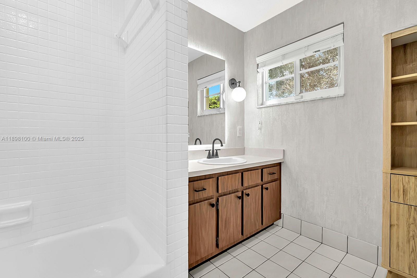 FLA FRUIT LANDS - Residential