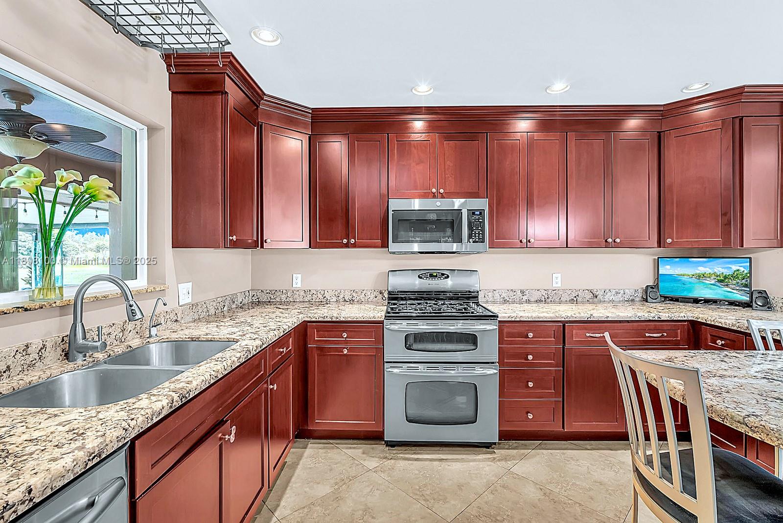 FLA FRUIT LANDS - Residential