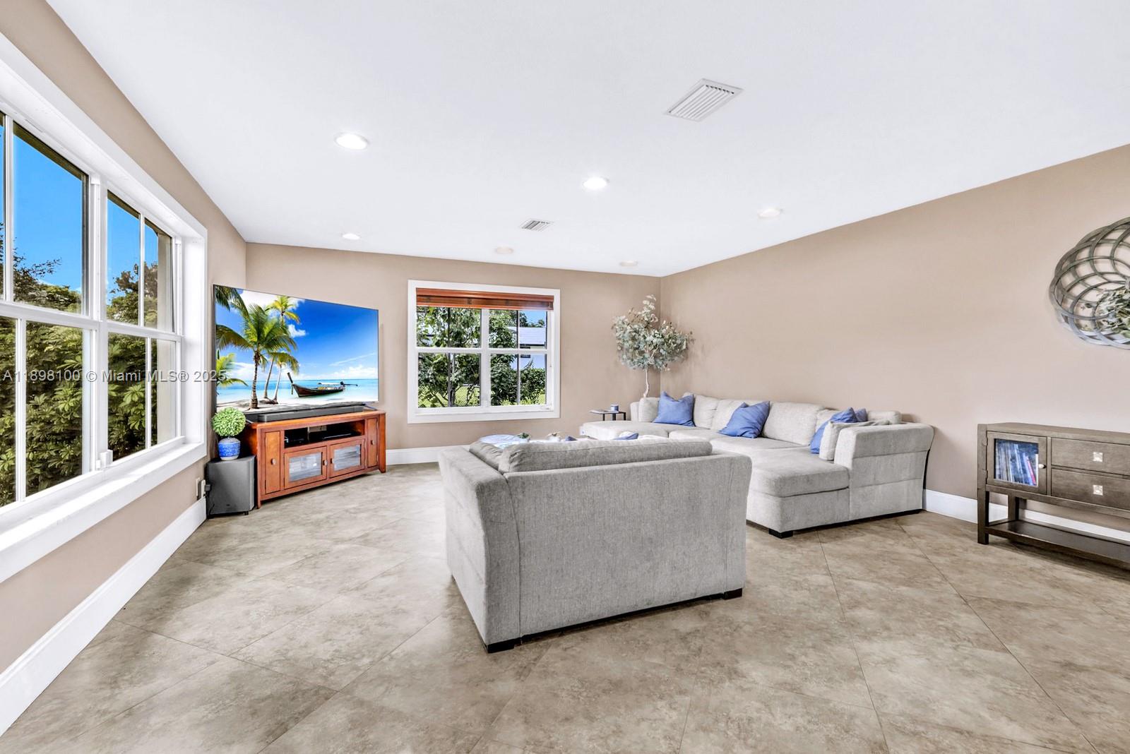 FLA FRUIT LANDS - Residential