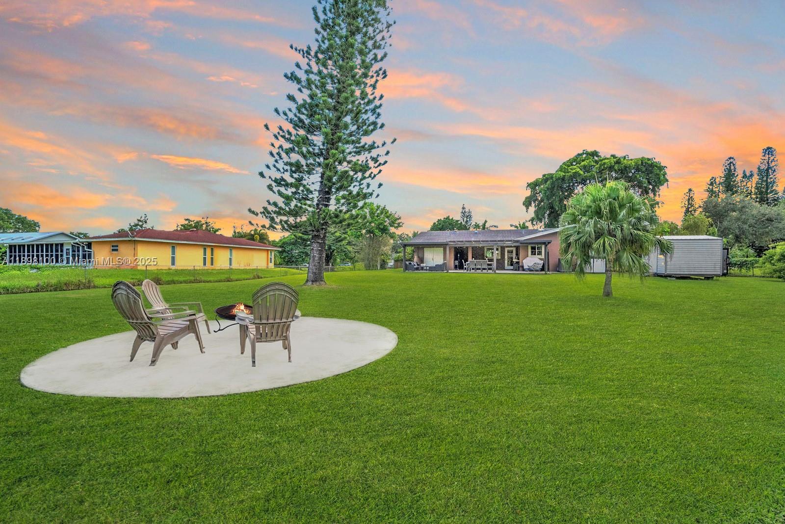 FLA FRUIT LANDS - Residential