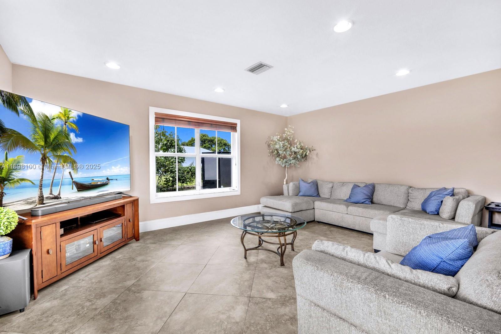 FLA FRUIT LANDS - Residential