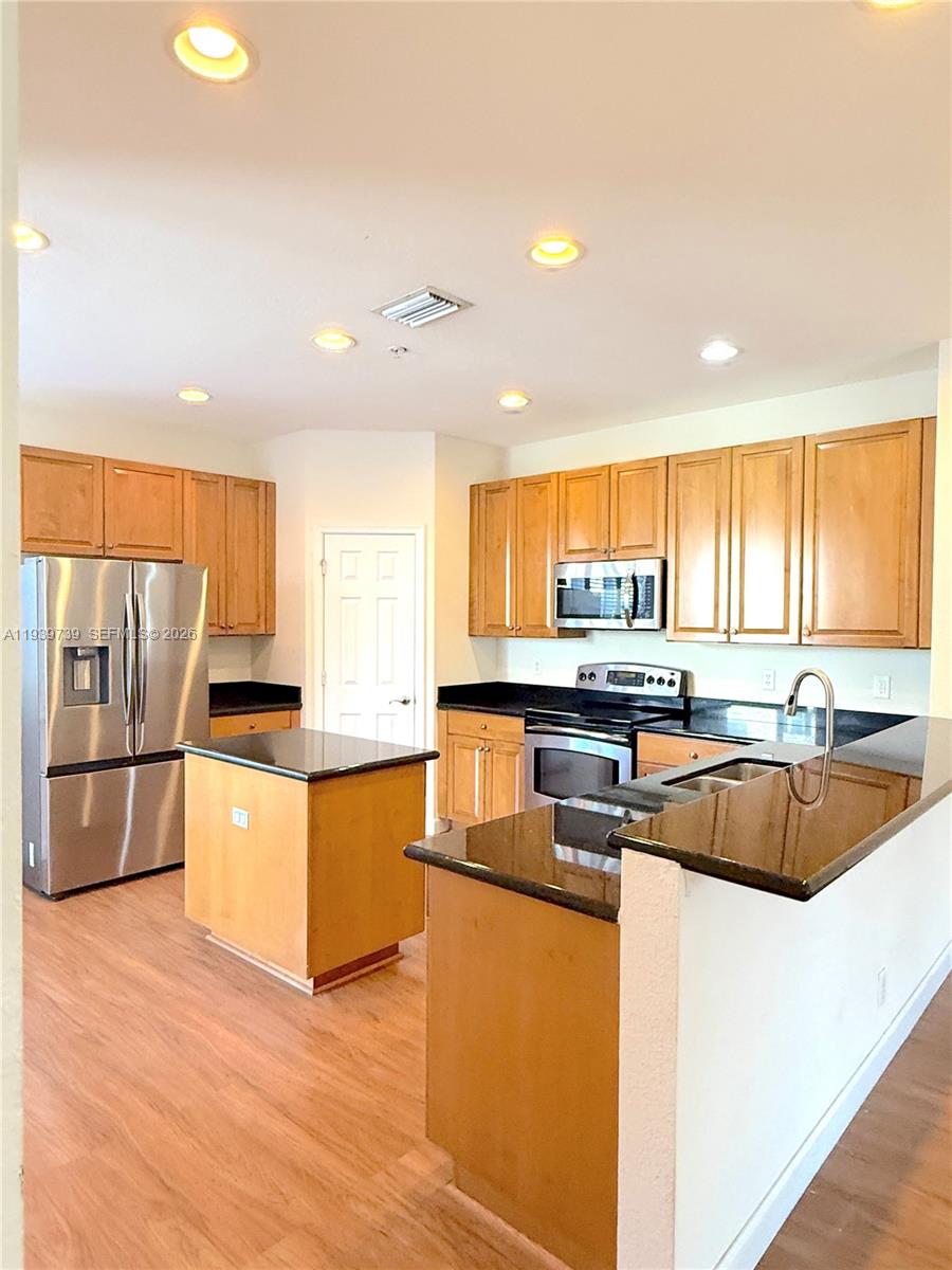 GREENWICH - Residential