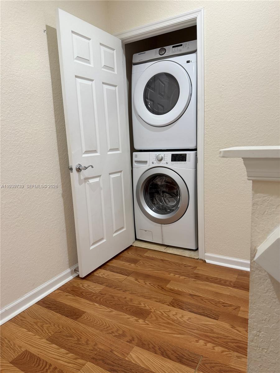 GREENWICH - Residential