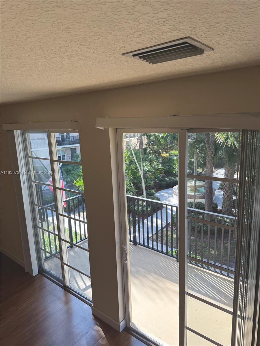 GREENWICH - Residential