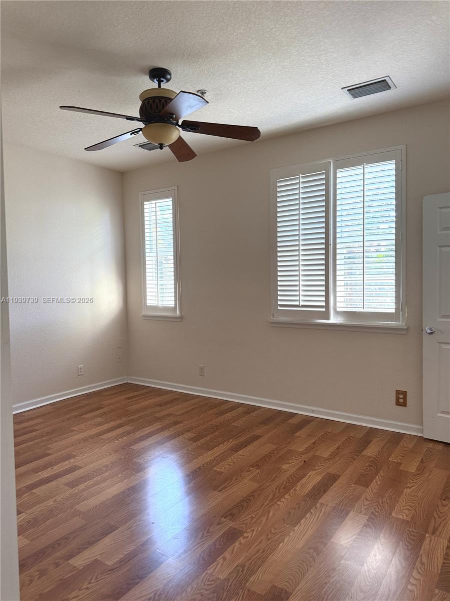 GREENWICH - Residential