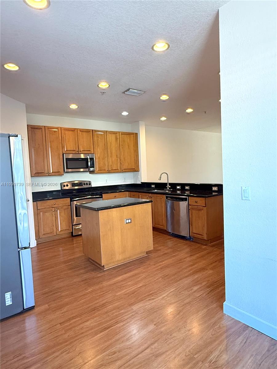 GREENWICH - Residential