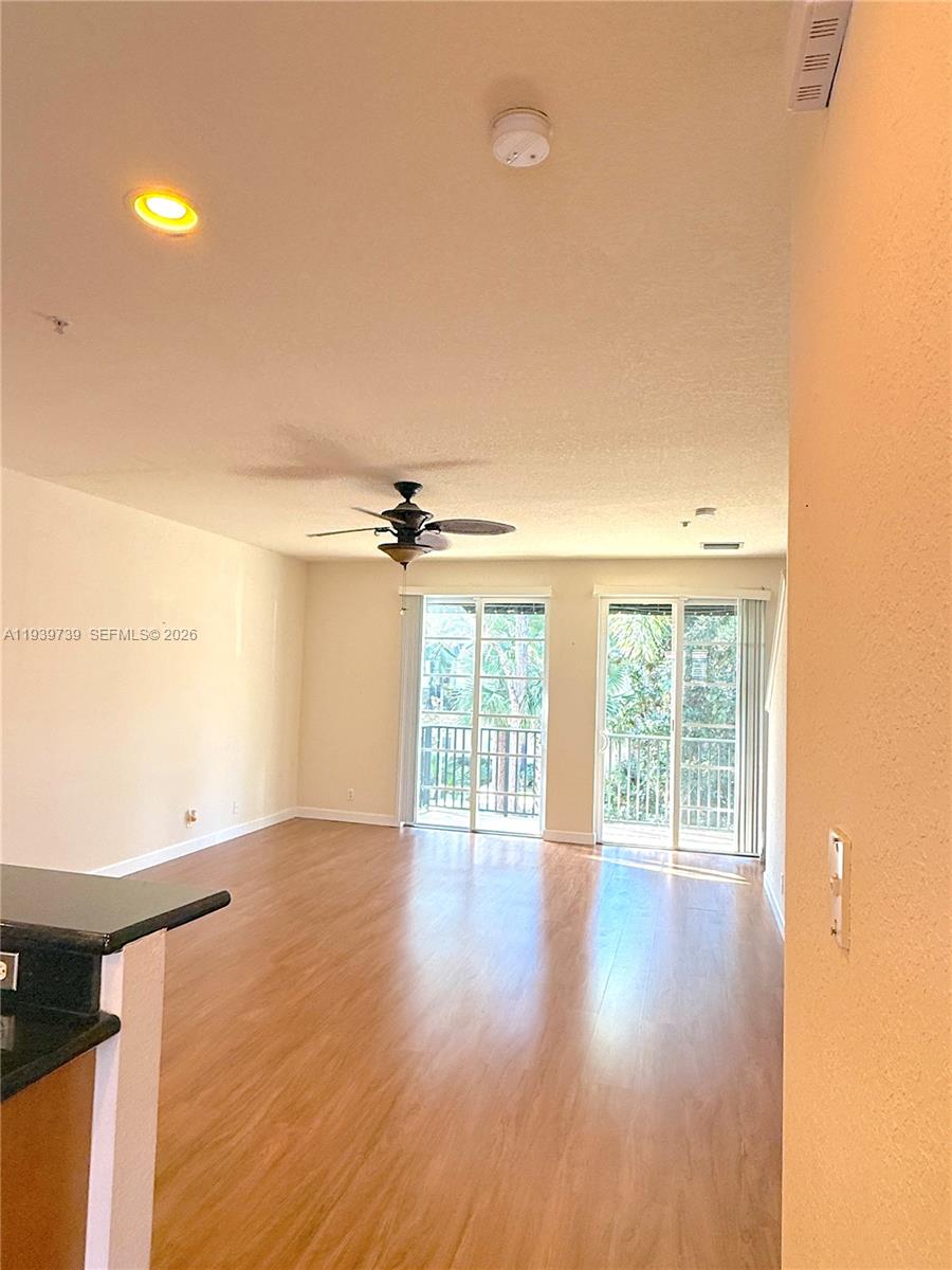 GREENWICH - Residential