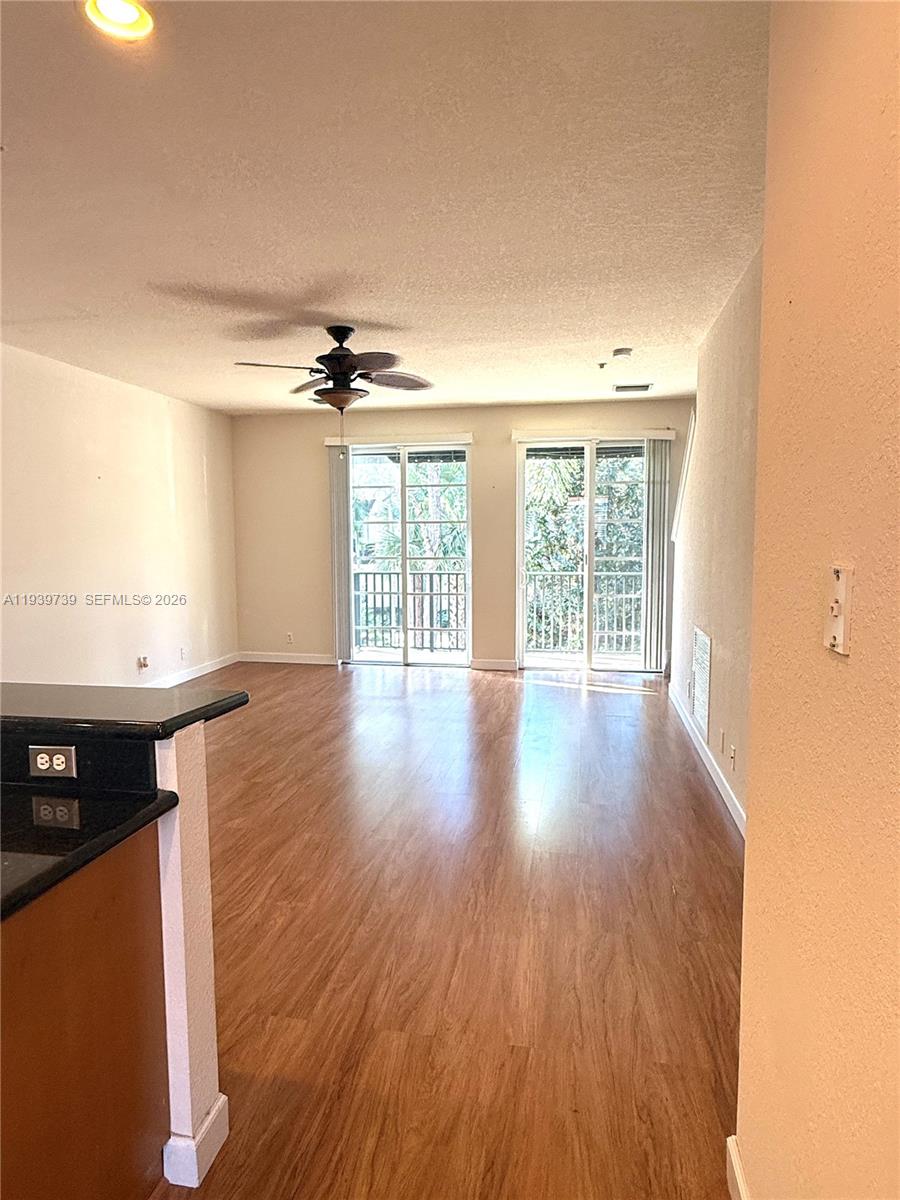 GREENWICH - Residential