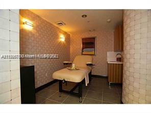 VIZCAYNE SOUTH CONDO - Residential