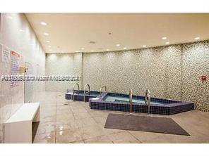 VIZCAYNE SOUTH CONDO - Residential