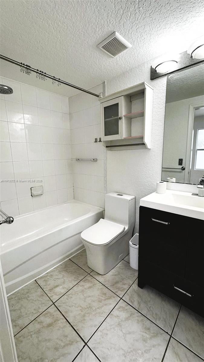 WELWORTH CONDO - Residential Lease