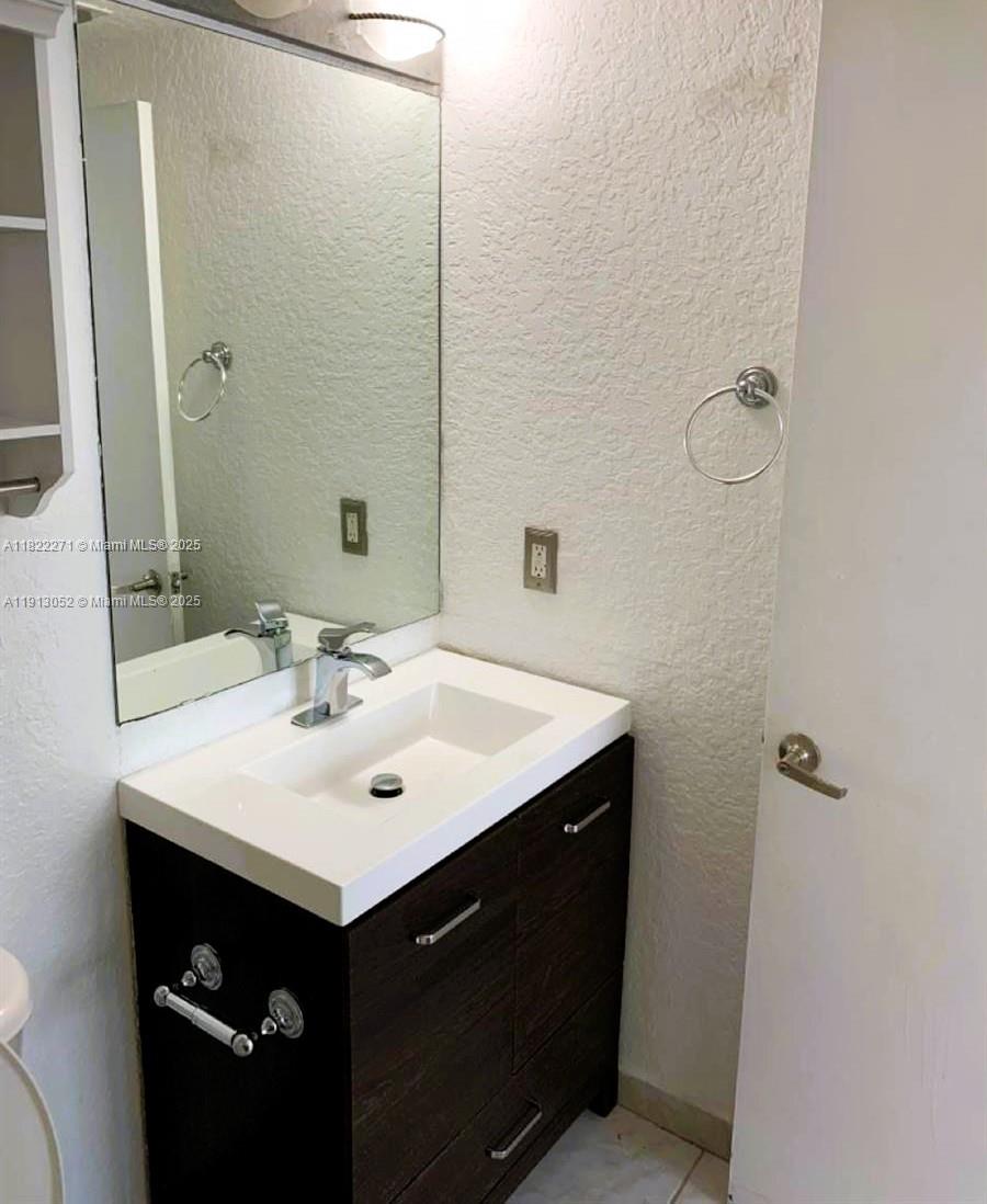 WELWORTH CONDO - Residential Lease