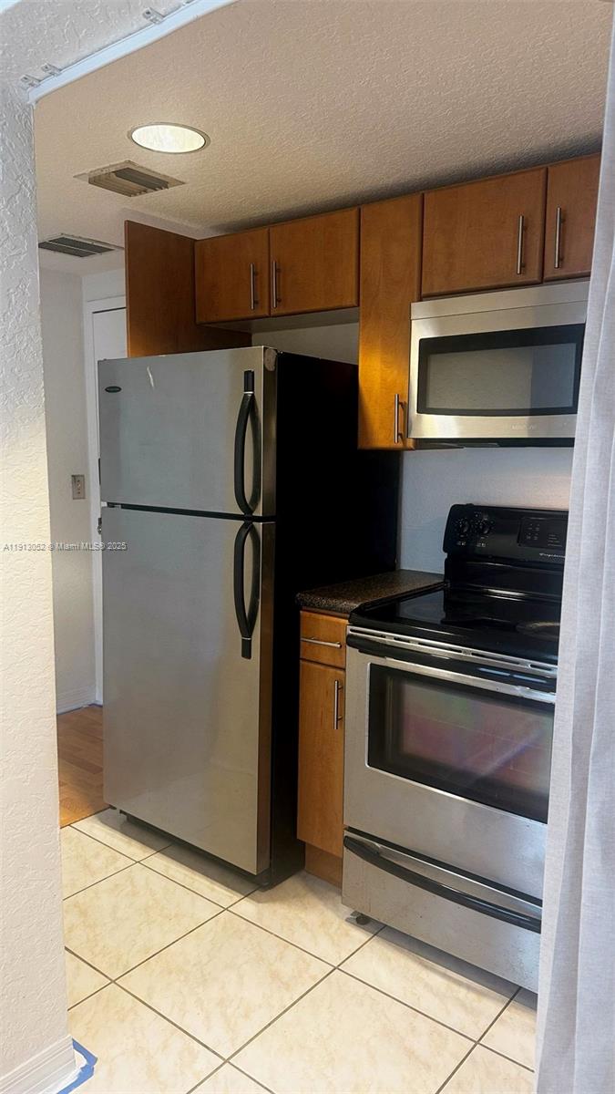 WELWORTH CONDO - Residential Lease