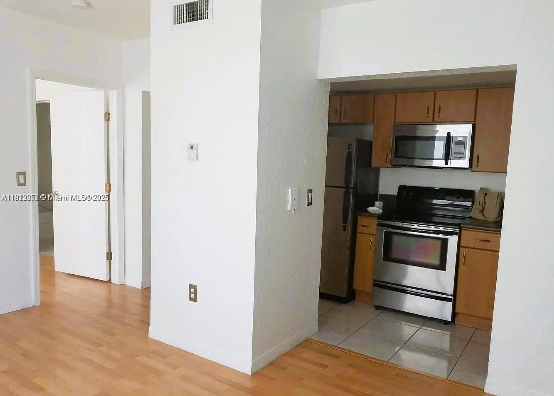 WELWORTH CONDO - Residential Lease