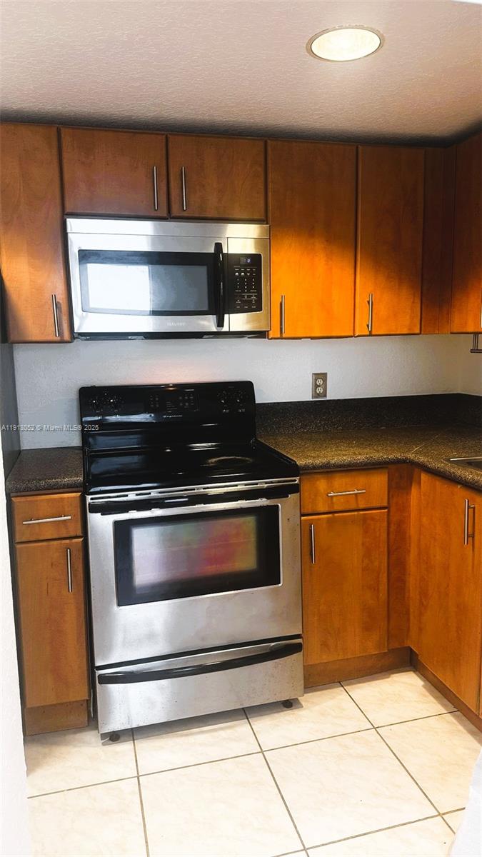 WELWORTH CONDO - Residential Lease