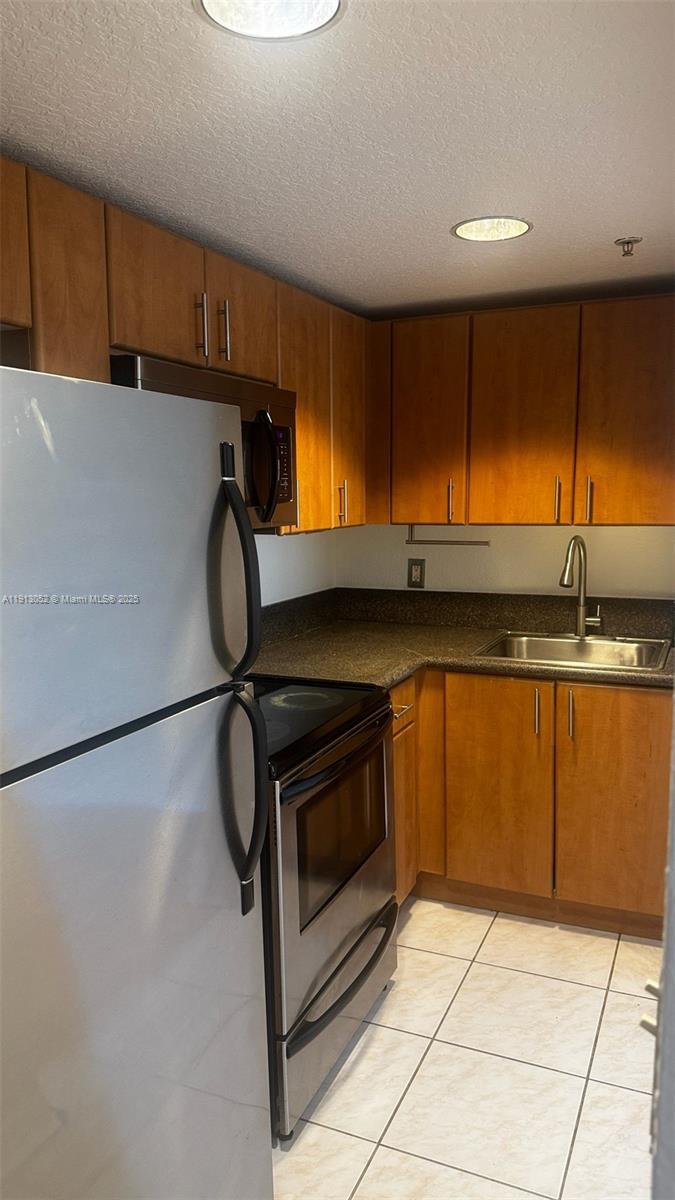 WELWORTH CONDO - Residential Lease