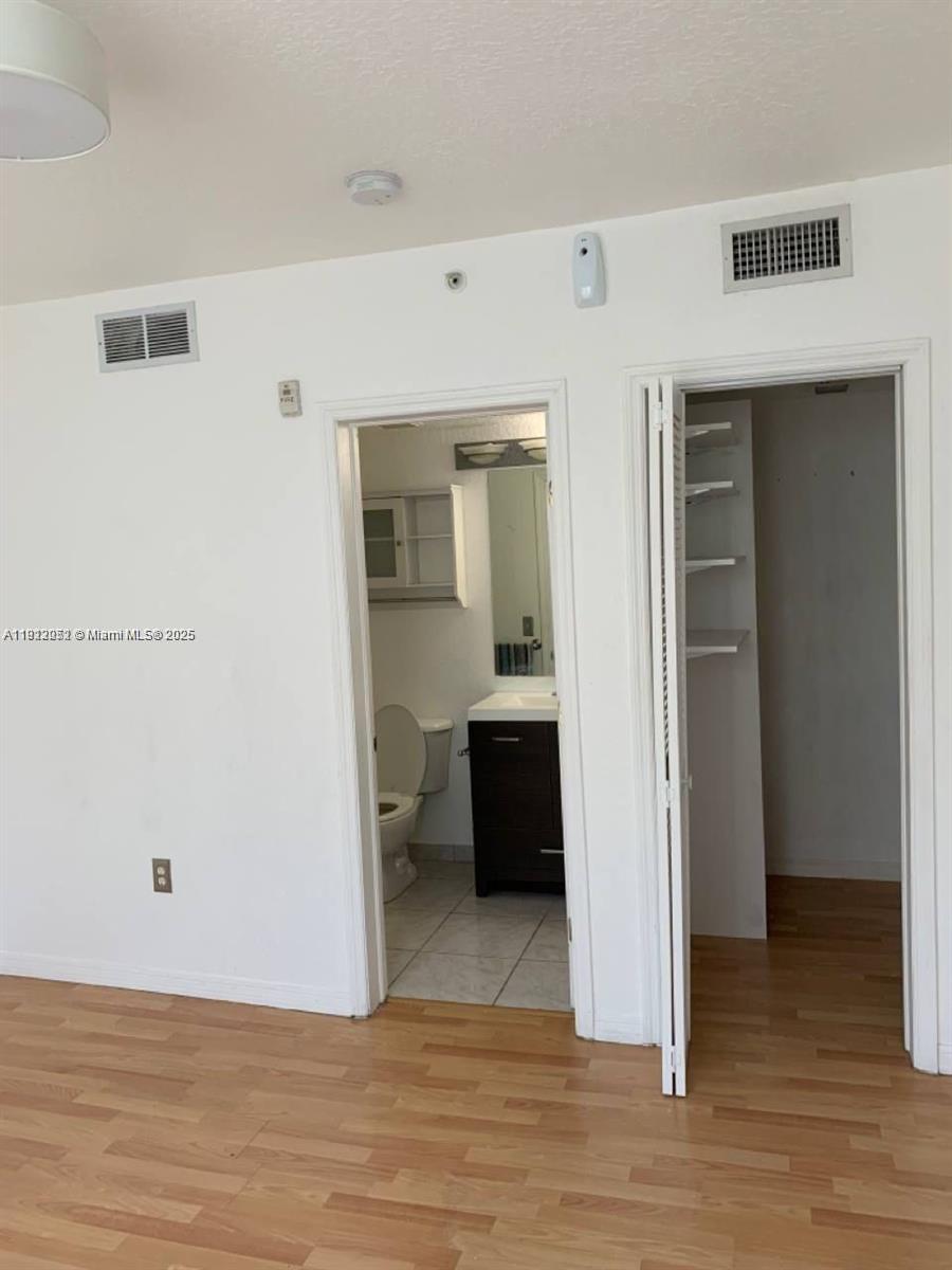 WELWORTH CONDO - Residential Lease