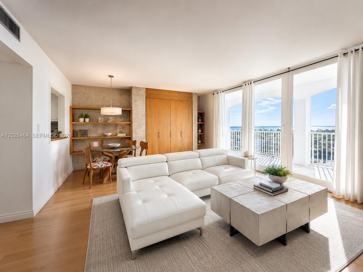 THE CARRIAGE HOUSE CONDO - Residential