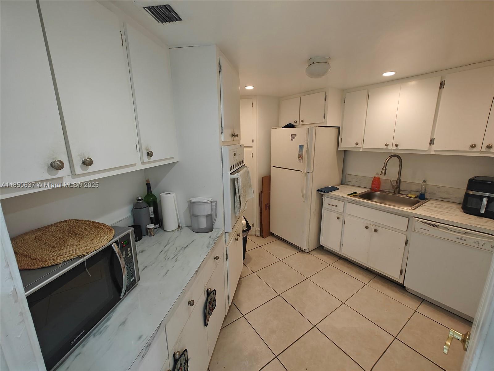 825 Brickell Bay Dr 1042