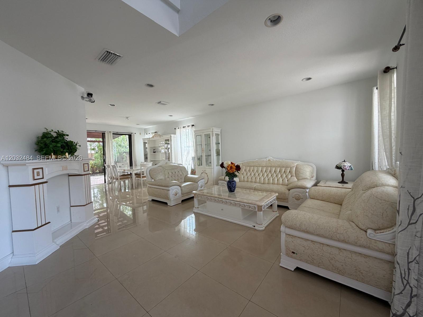 9924 NW 10th Ter