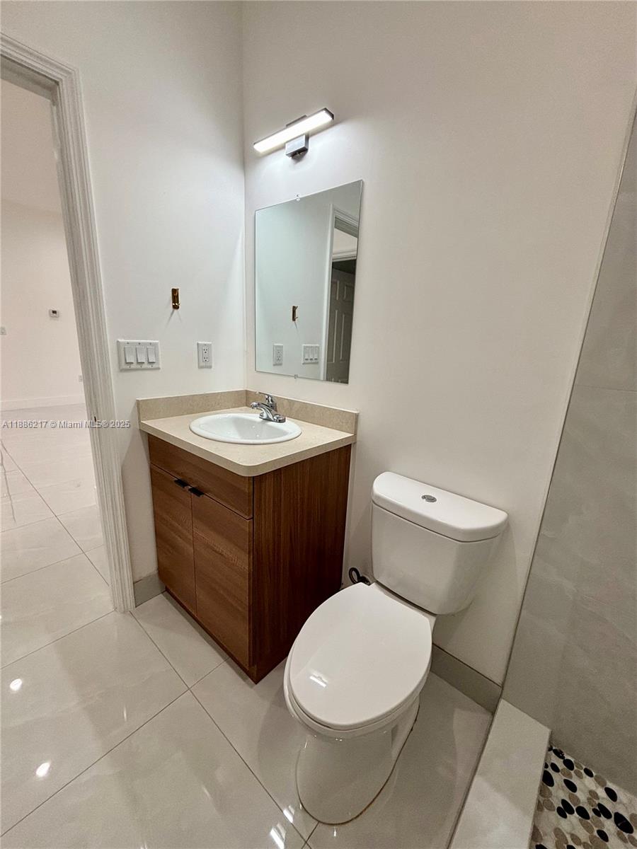 HOLLYWOOD COUNTRY ESTATES - Residential Lease