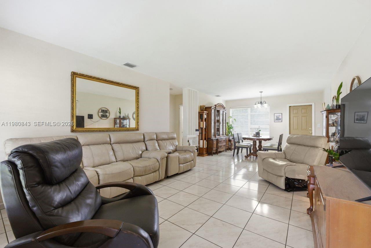 MIRACLE MANOR - Residential