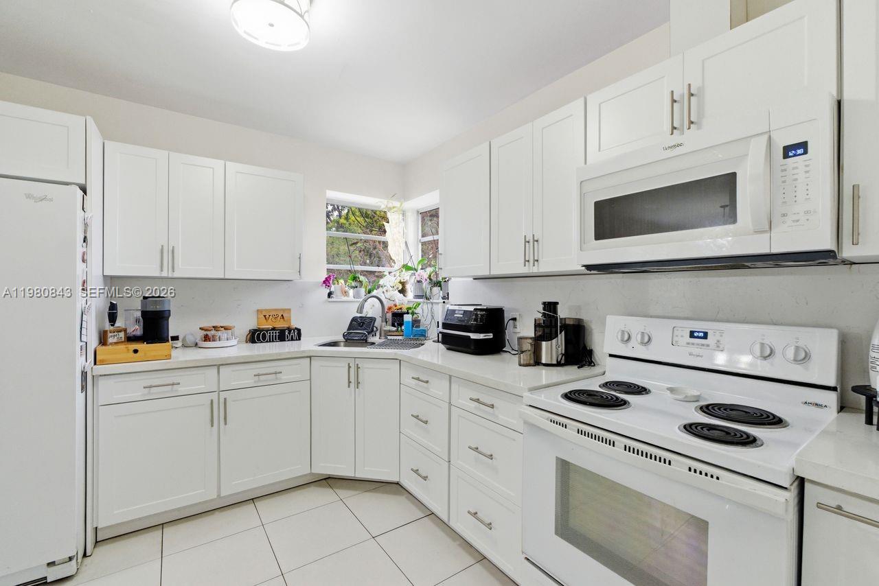 MIRACLE MANOR - Residential