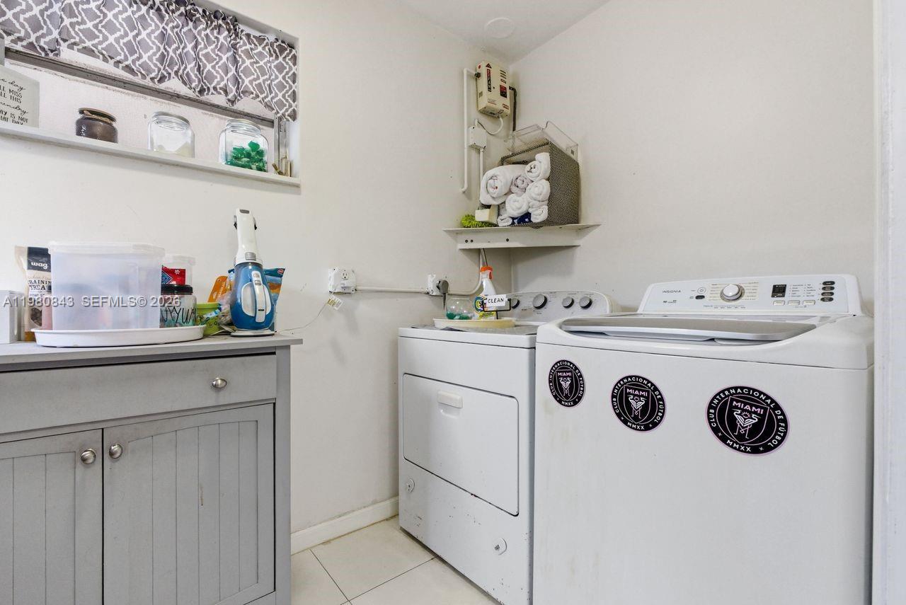 MIRACLE MANOR - Residential