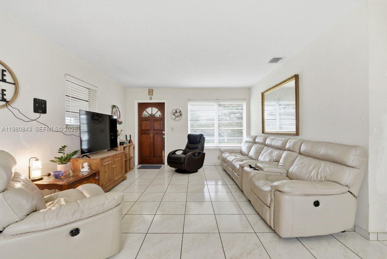 MIRACLE MANOR - Residential