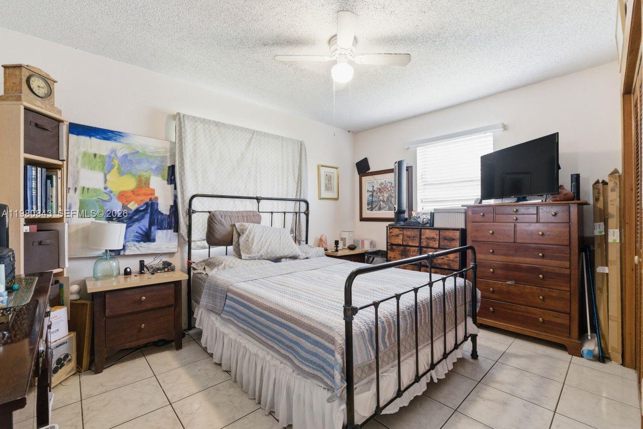 MIRACLE MANOR - Residential