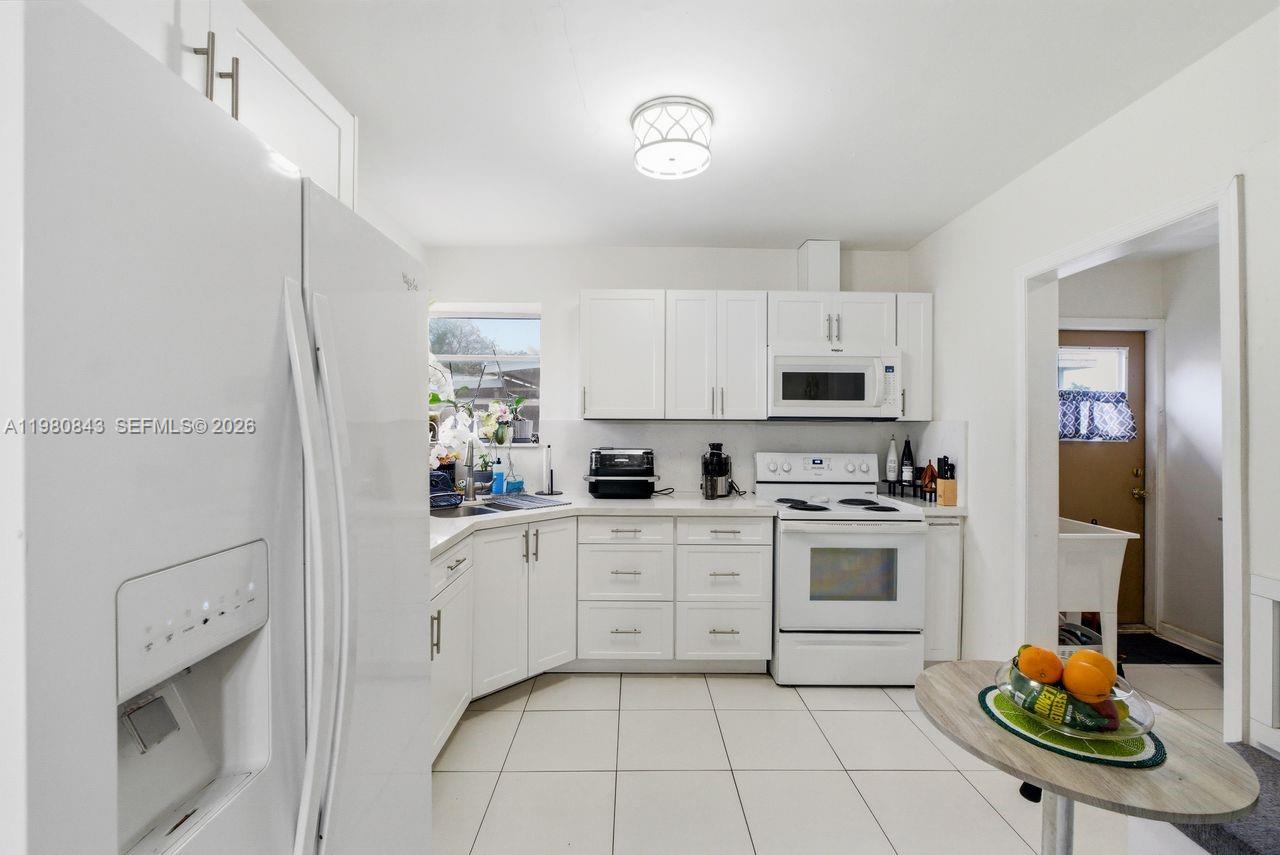 MIRACLE MANOR - Residential