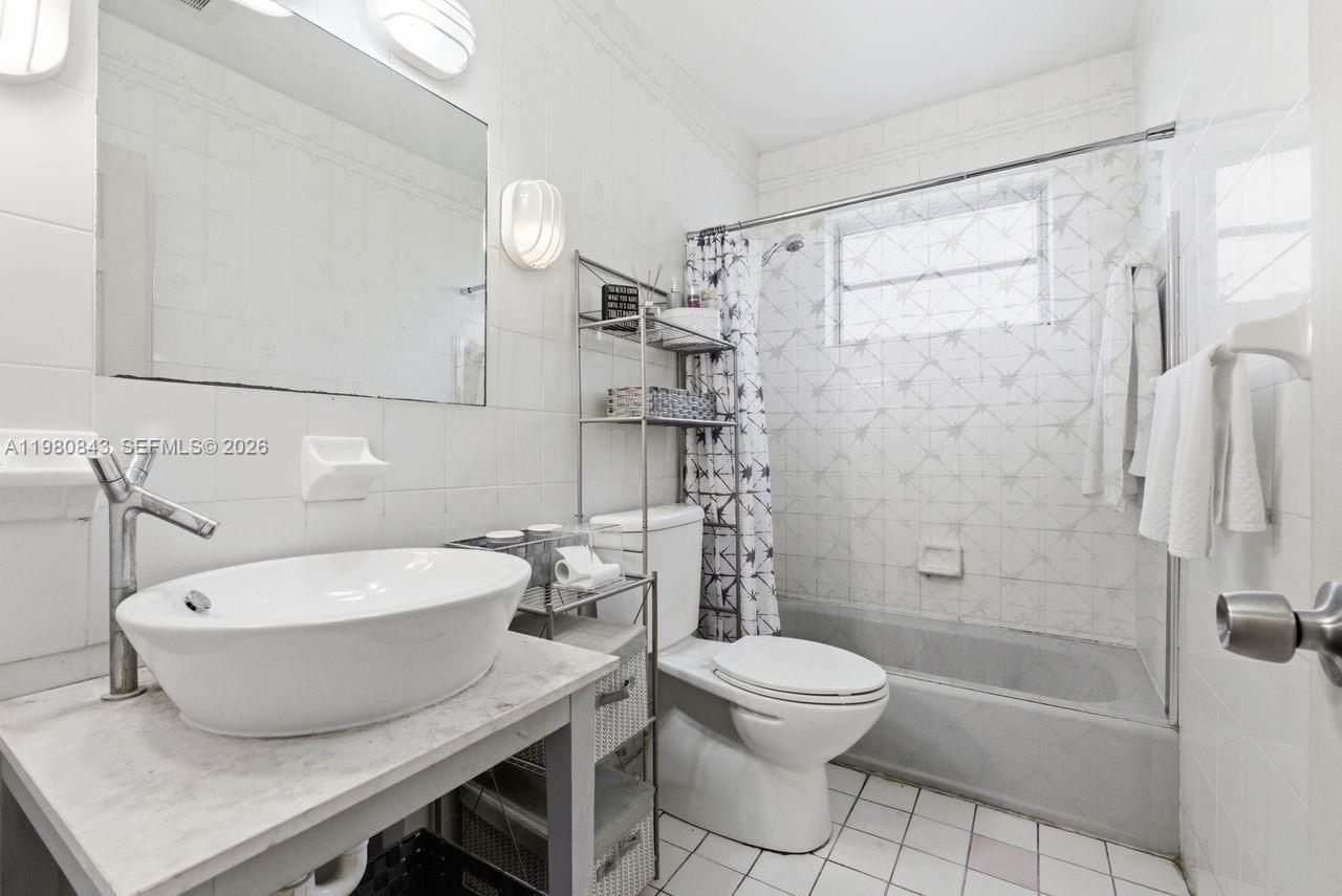 MIRACLE MANOR - Residential