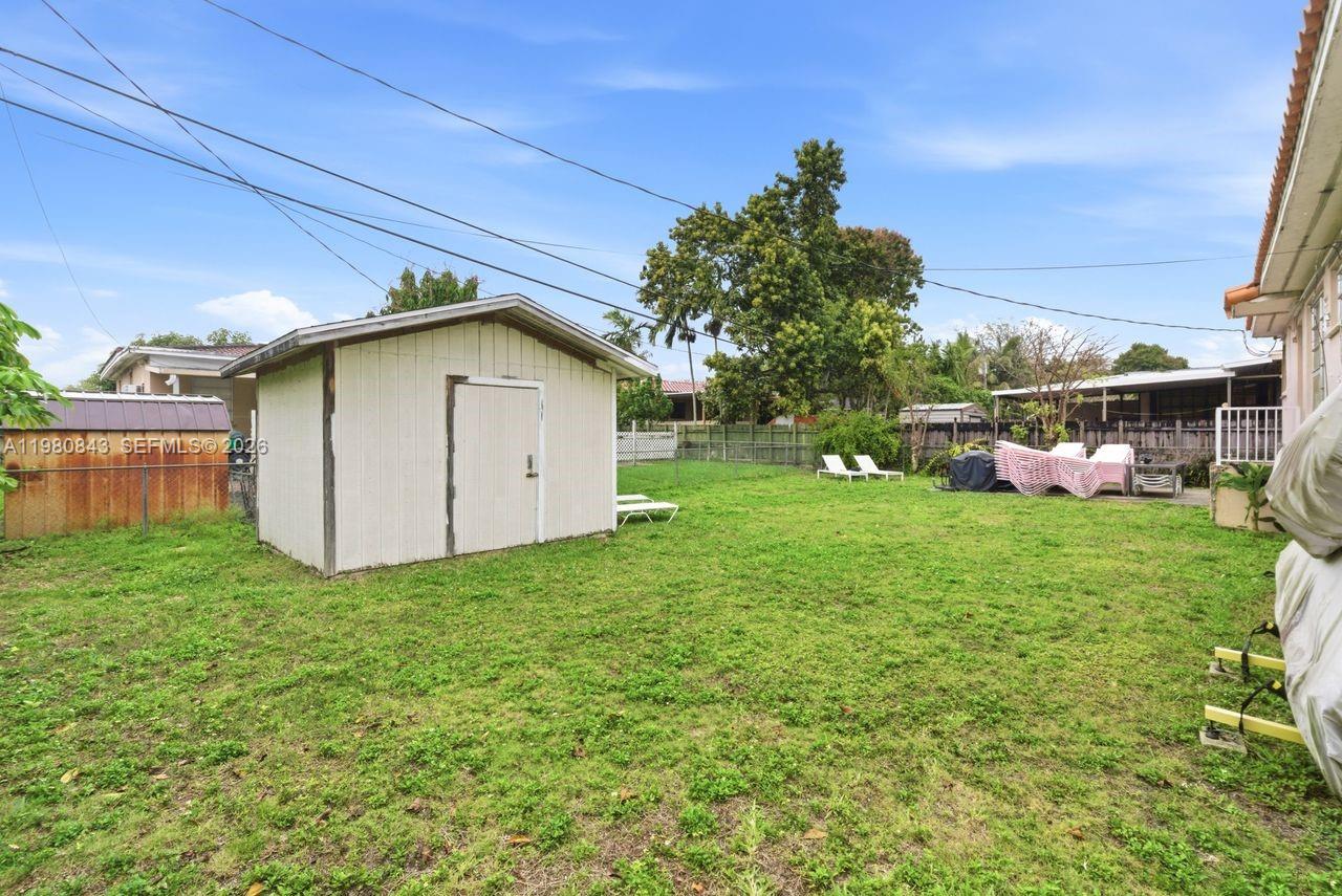 MIRACLE MANOR - Residential