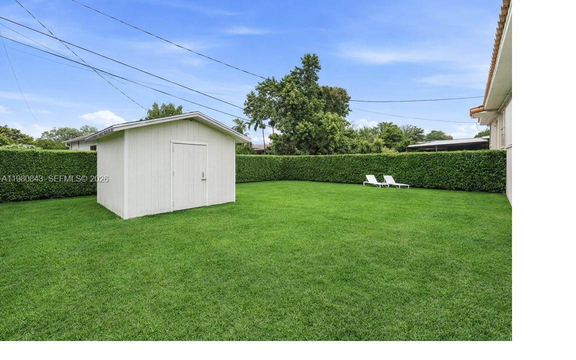 MIRACLE MANOR - Residential